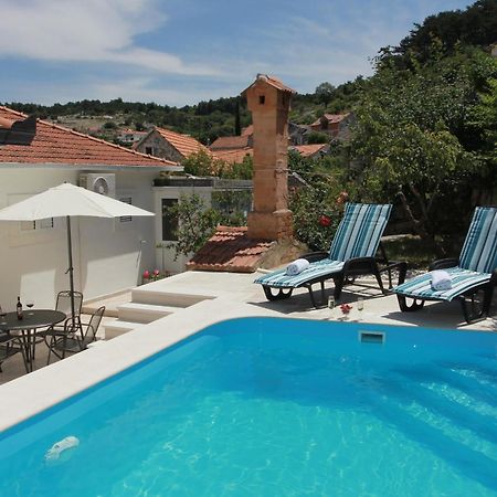 Holiday House Pine Tree Nerezisca Bagian luar foto