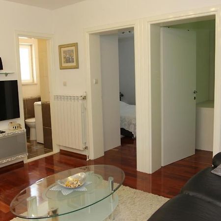 Holiday House Pine Tree Nerezisca Bagian luar foto