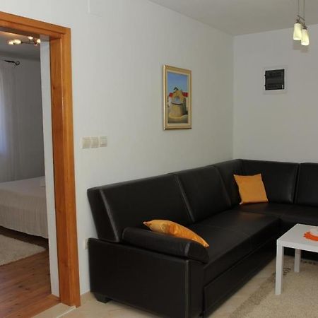 Holiday House Pine Tree Nerezisca Bagian luar foto