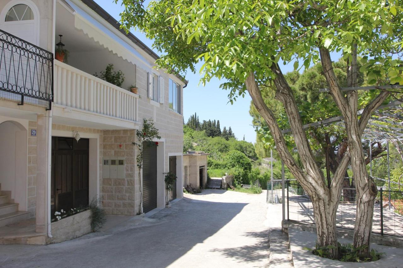 Holiday House Pine Tree Nerezisca Bagian luar foto