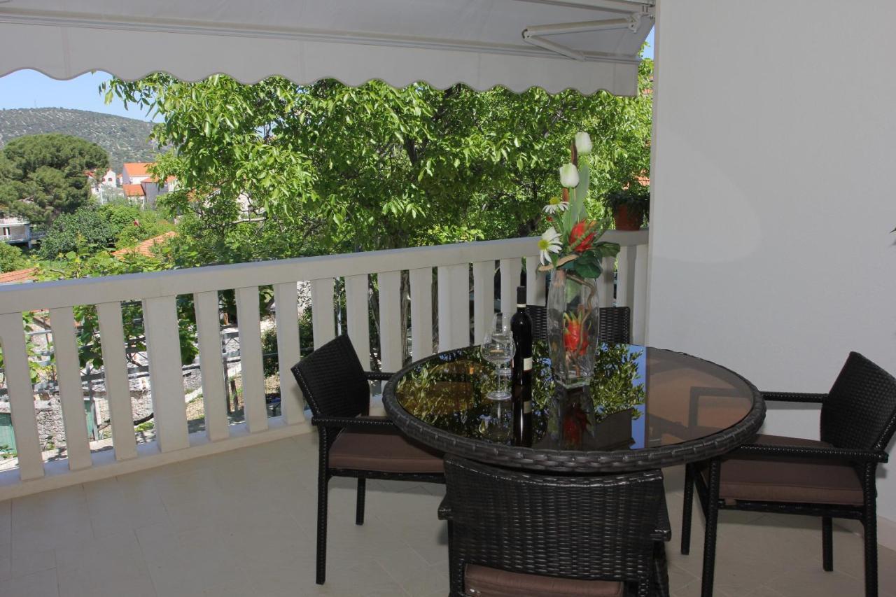 Holiday House Pine Tree Nerezisca Bagian luar foto