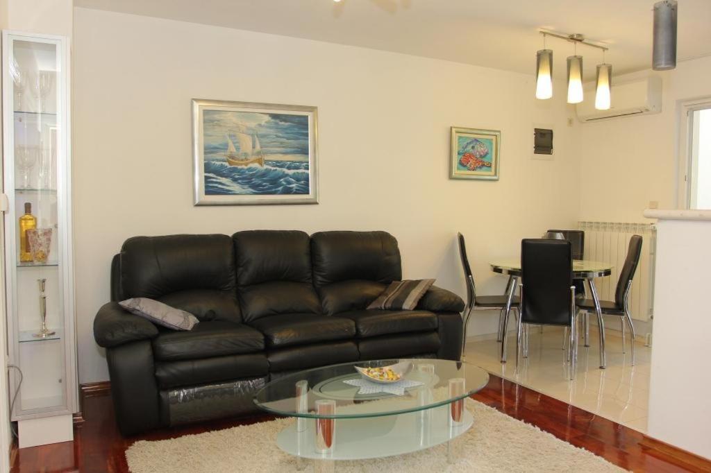 Holiday House Pine Tree Nerezisca Bagian luar foto