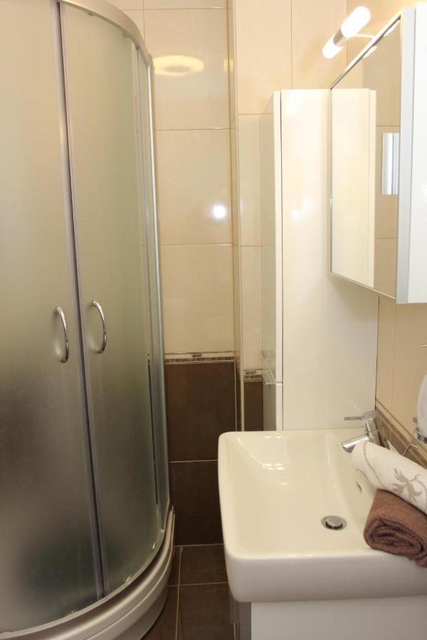 Holiday House Pine Tree Nerezisca Bagian luar foto