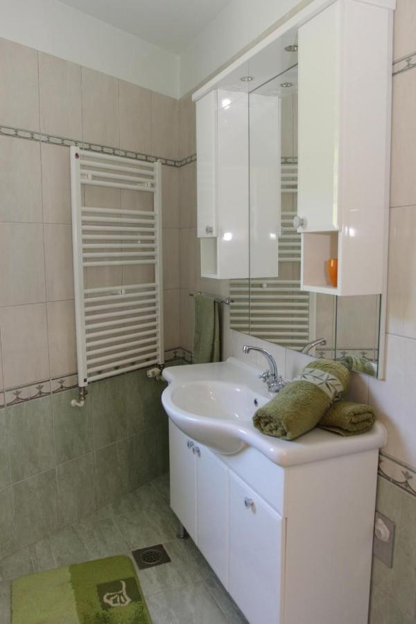 Holiday House Pine Tree Nerezisca Bagian luar foto