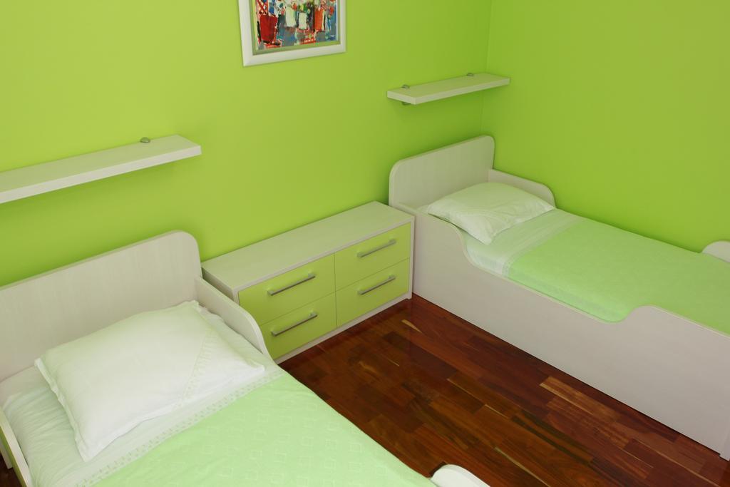 Holiday House Pine Tree Nerezisca Bagian luar foto
