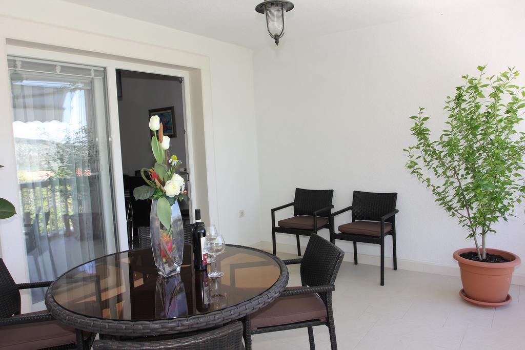 Holiday House Pine Tree Nerezisca Bagian luar foto