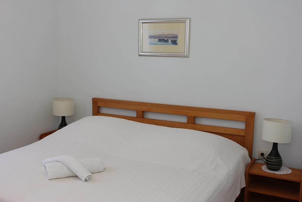 Holiday House Pine Tree Nerezisca Bagian luar foto