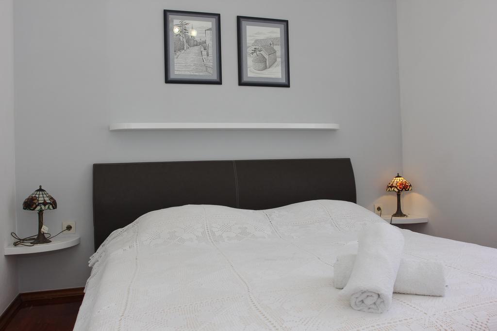 Holiday House Pine Tree Nerezisca Bagian luar foto