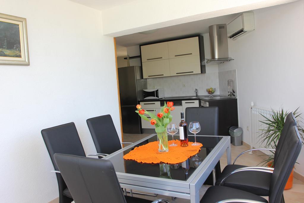 Holiday House Pine Tree Nerezisca Bagian luar foto