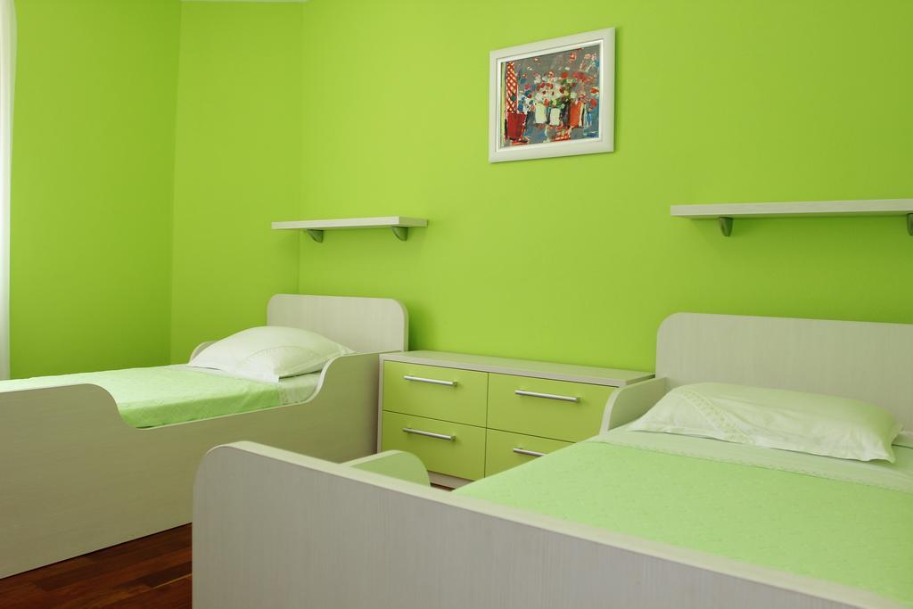 Holiday House Pine Tree Nerezisca Bagian luar foto