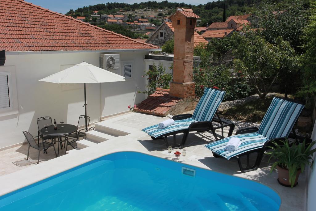 Holiday House Pine Tree Nerezisca Bagian luar foto