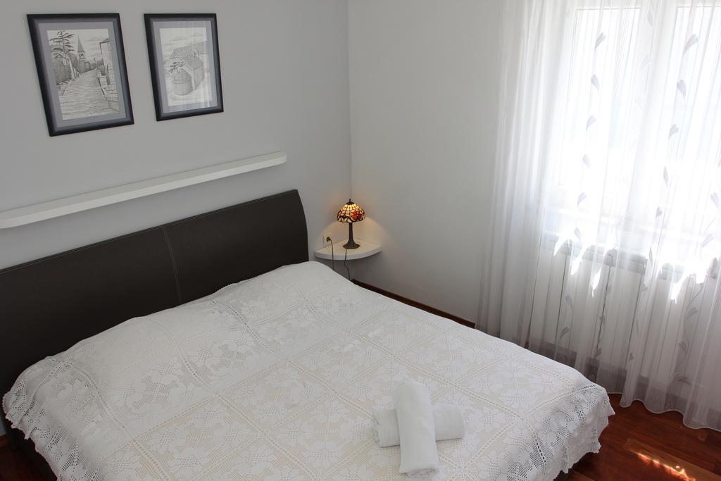 Holiday House Pine Tree Nerezisca Bagian luar foto