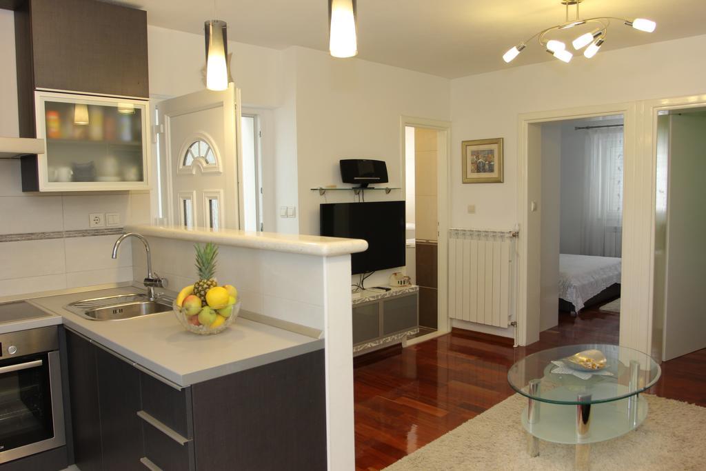 Holiday House Pine Tree Nerezisca Bagian luar foto